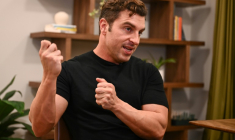 Le patron d'Airbnb Brian Chesky parle de sa nouvelle offre de services à domicile lors d'une interview avec l'AFP à Los Angeles le 123 mai 2025  ( AFP / Patrick T. Fallon )