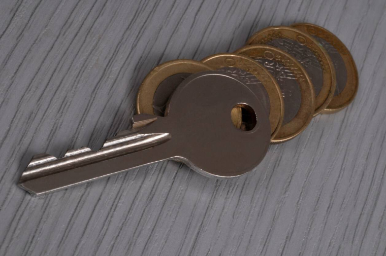 Plus-value immobilière : pourquoi la vente de votre résidence principale pourrait être taxée dès 2026 et quelles conséquences ? / iStock.com -Richard Villalonundefined undefined