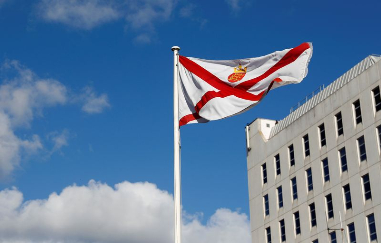 JERSEY A PROPOSÉ À LA FRANCE DE REPORTER LES RESTRICTIONS, SELON GIRARDIN