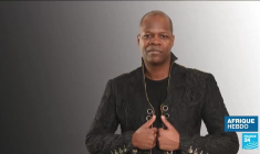 Le trait rouge et rageur de Nú Barreto, artiste engagé