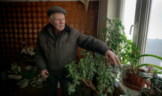 Grygoriï Gladysh, dans son appartement de Kharkiv, en Ukraine, le 27 février 2026 ( AFP / Ivan SAMOILOV )