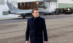 Le président français Emmanuel sur la base aérienne de Mont-de-Marsan