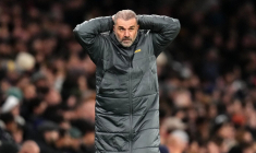 Le conseil de survie de Carragher à Postecoglou