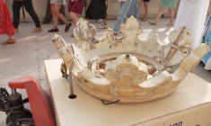 Marseille: la couronne de la statue de la Bonne Mère exposée avant sa rénovation