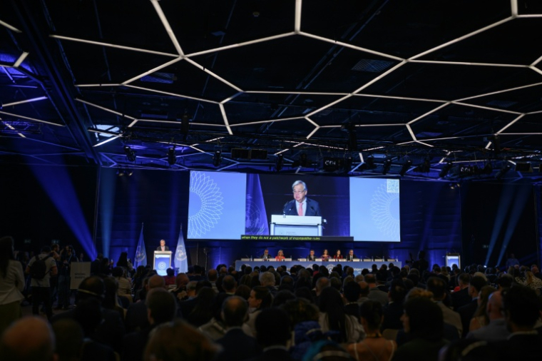 Le secrétaire général de l'ONU, António Guterres, lors d'un discours d'ouverture du premier Dialogue mondial sur la gouvernance de l'IA, le 6 juillet 2026 à Genève ( AFP / Fabrice COFFRINI )
