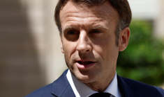 UKRAINE: MACRON APPELLE À POURSUIVRE LE DIALOGUE AVEC LA RUSSIE