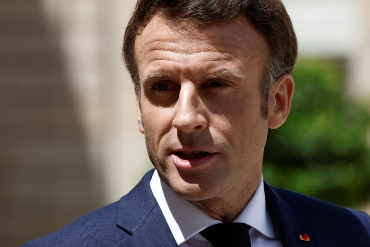 UKRAINE: MACRON APPELLE À POURSUIVRE LE DIALOGUE AVEC LA RUSSIE