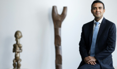 L'homme d'affaires et investisseur indien, fondateur et PDG d'ARISE IIP, Gagan Gupta, pose lors d'une séance photo dans son bureau à Paris le 16 juin 2026 ( AFP / JOEL SAGET )