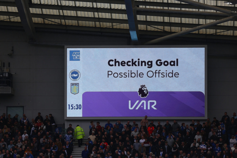 La VAR bientôt supprimée en Premier League ?