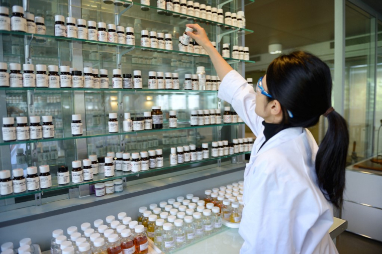 Un laboratoire de parfumerie de Givaudan. ( AFP / ERIC FEFERBERG )