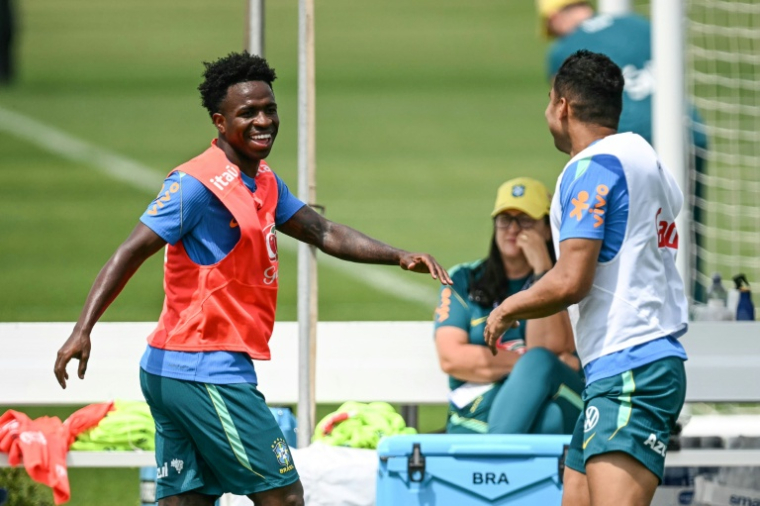 Vinicius Junior (g) à l'entraînement avec le Brésil avant son entrée en lice en Coupe du monde contre le Maroc, le 11 juin 2026 à Morristown (New Jersey). ( AFP / MAURO PIMENTEL )