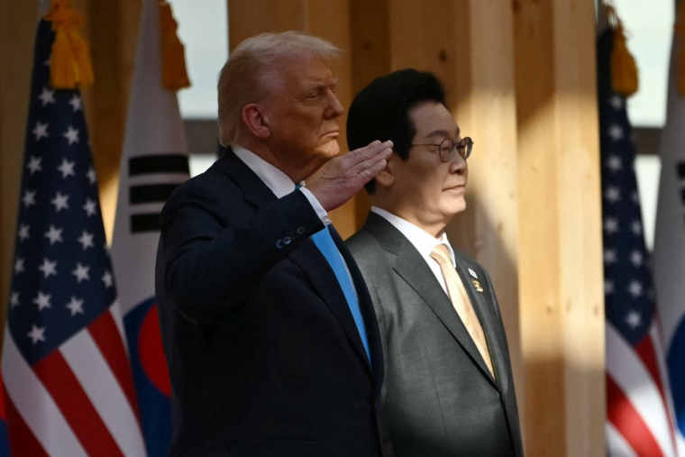 Donald Trump et la président sud-coréen Lee Jae Myung, à Gyeongju (Corée du sud), le 29 octobre 2025 ( AFP / ANDREW CABALLERO-REYNOLDS )
