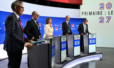 Les candidats à la primaire de la gauche, le 1er octobre 2026 lors d'un débat sur France 2/France Inter à la Maison de la radio à Paris ( AFP / JULIEN DE ROSA )