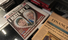 Une première page de journal présentant le président américain Donald Trump et Elon Musk à Arlington