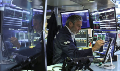 Un opérateur à la Bourse de New York, le 5 décembre 2025 ( AFP / ANGELA WEISS )