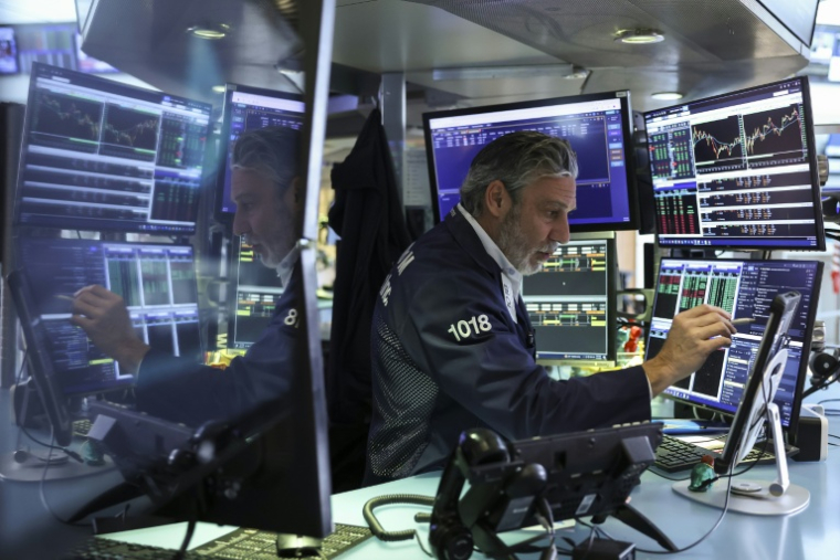 Un opérateur à la Bourse de New York, le 5 décembre 2025 ( AFP / ANGELA WEISS )