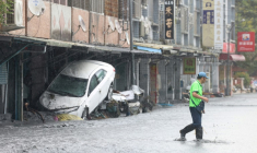 Une rue inondée à Hualien pendant le passage du super-typhon Ragasa, le 24 septembre 2025 à Taïwan ( AFP / I-Hwa Cheng )