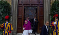 Fermeture des portes de la chapelle Sixtine, le conclave commence