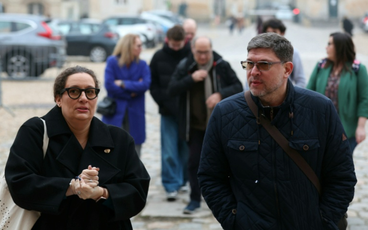 Les parents d'Evaëlle, au tribunal de Versailles le 8 février 2026 ( AFP / Alain JOCARD )