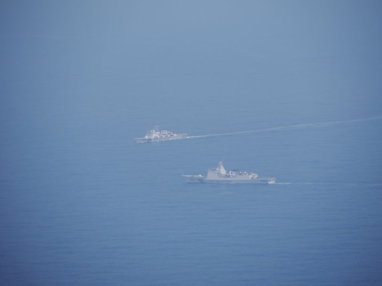 Des navires de garde-côtes chinois sont photographiés alors qu'ils naviguent à un endroit non divulgué dans les eaux autour de Taïwan