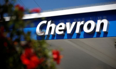 CHEVRON MANQUE LES ESTIMATIONS AU QUATRIEME TRIMESTRE MALGRÉ LES PRIX ÉLEVÉS DU PÉTROLE