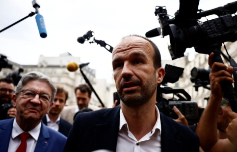 Manuel Bompard et Jean-Luc Mélenchon arrivent à l'Assemblée nationale à Paris