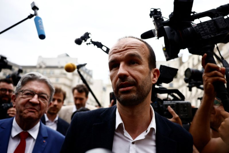 Manuel Bompard et Jean-Luc Mélenchon arrivent à l'Assemblée nationale à Paris