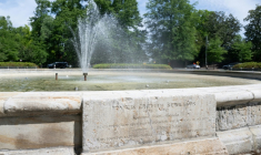 La fontaine honorant Francis Newlands à Chevy Chase, près de Washington, le 13 mai 2026 ( AFP / SAUL LOEB )