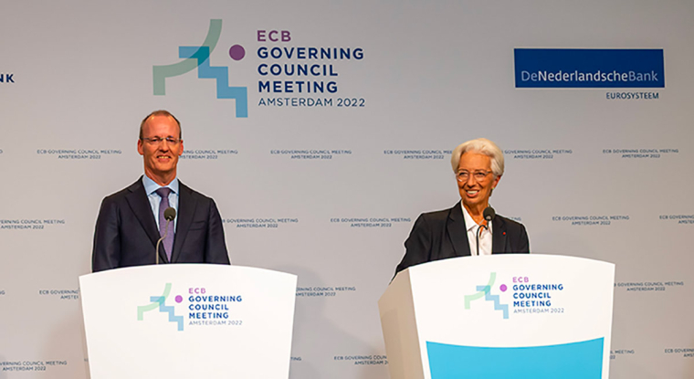 Klaas Knot, membre du Conseil des gouverneurs de la BCE (ici en compagnie de Christine Lagarde), a évoqué une possible hausse des taux en décembre. (© ECB/Dirk Claus)