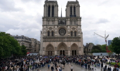 La cathédrale Notre-Dame de Paris le 21 avril 2025, à l'annonce de la mort du pape François ( AFP / Dimitar DILKOFF )