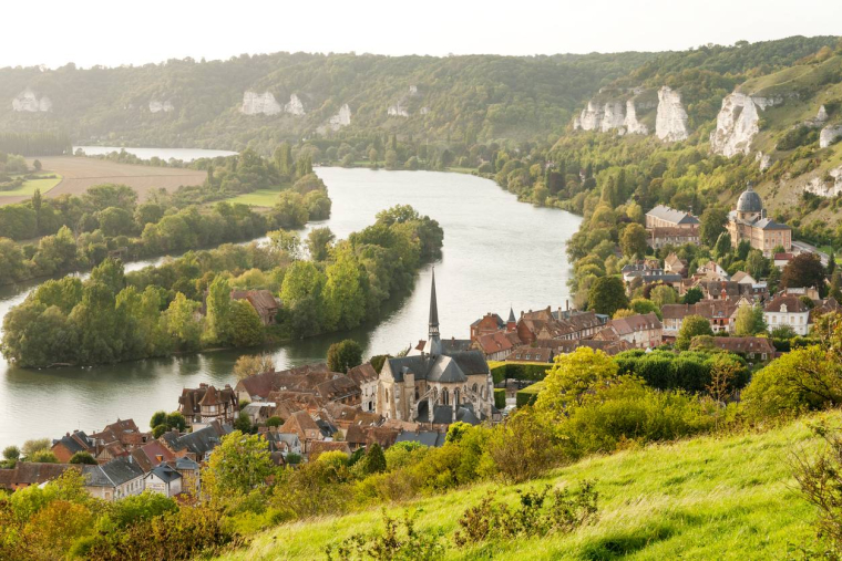 Le marché de l'immobilier de déplace hors grandes villes - iStock-Tashka