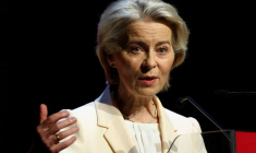 La présidente de la Commission européenne Ursula von der Leyen prononce un discours lors du Forum Global Gateway à Bruxelles
