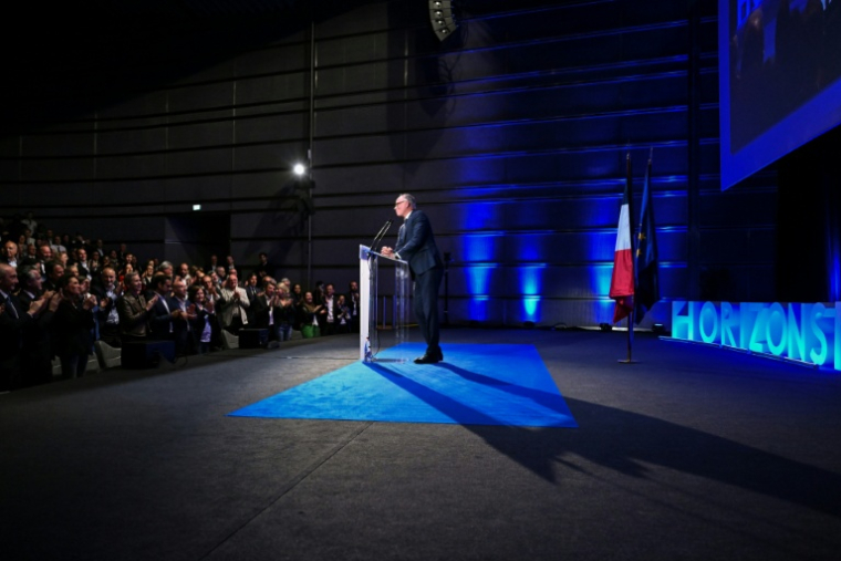 Le président du parti Horizons et candidat à la présidentielle, Edouard Philippe, s'adresse aux cadres de son parti, le 10 mai 2026 à Reims   ( AFP / Martin BUREAU )