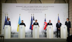 De gauche à droite: le chancelier allemand Friedrich Merz, le président ukrainien Volodymyr Zelensky, le président français Emmanuel Macron, le Premier ministre britannique Keir Starmer, ainsi que les envoyés américain Steve Witkoff et Jared Kushner, le 6 janvier 2026 à Paris ( POOL / Ludovic MARIN )