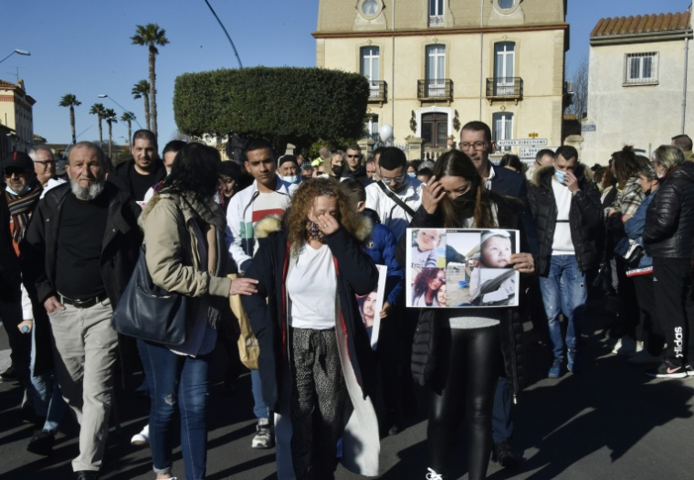Une marche blanche en hommage aux victimes de l'incendie de Saint-Laurent-de-la-Salanque, dans les Pyrénées-Orientales, le 20 février 2022 ( AFP / RAYMOND ROIG )