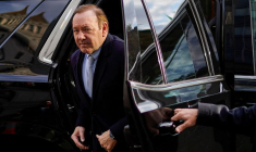 L'acteur Kevin Spacey arrivant au tribunal fédéral de Manhattan pour son procès civil pour abus sexuels