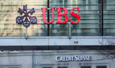Les logos d'UBS et du Credit Suisse à Zurich