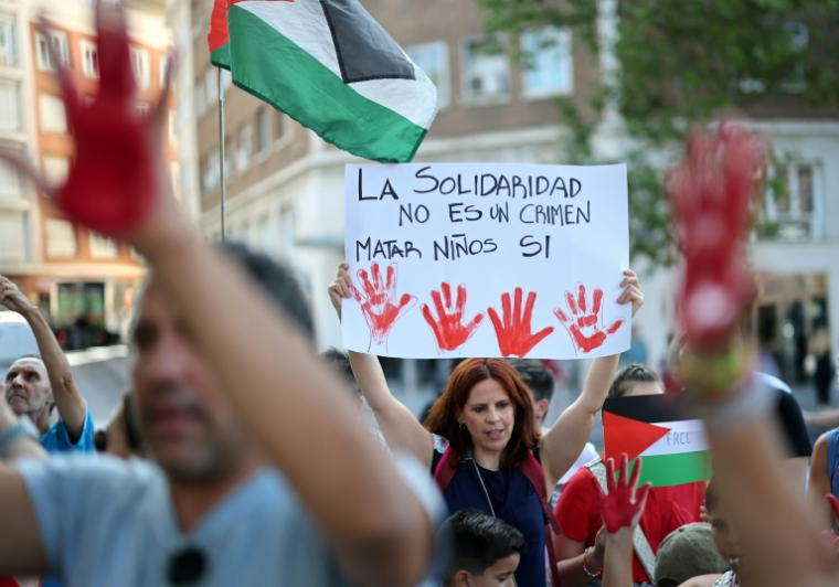 Manifestation propalestinienne devant l'ambassade d'Israël à Madrid le 6 septembre 2025 ( AFP / Thomas COEX )