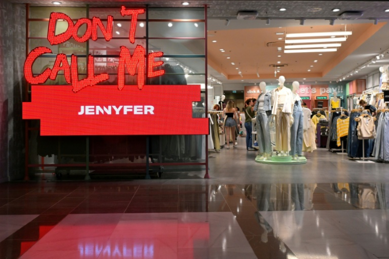 Une boutique de vêtements « Jennyfer » dans un centre commercial à Rennes, le 2 mai 2025 ( AFP / Damien MEYER )
