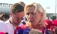 L'Iran ne doit jamais posséder "sous ce régime-là la bombe nucléaire" (Le Pen)