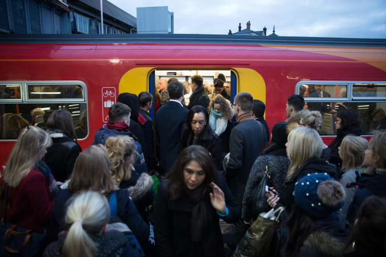 Des perturbations lors du grève du secteur du Rail en 2017 à Londres. ( AFP / Daniel LEAL )