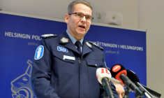 Le responsable de la police finlandaise, Ilkka Koskimäki lors d'une conférence de presse, à Helsinki, le 31 décembre 2025 ( Lehtikuva / Kimmo Penttinen )