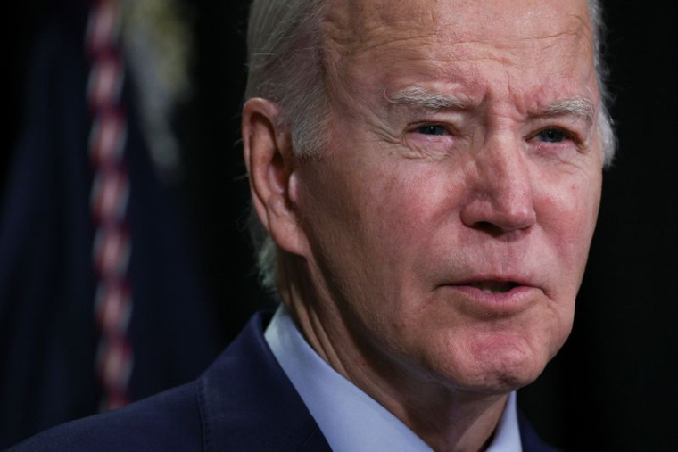 Le président américain Joe Biden prononce un discours à Nantucket, Massachusetts, après un accord d'échange d'otages et de prisonniers entre le Hamas et Israël