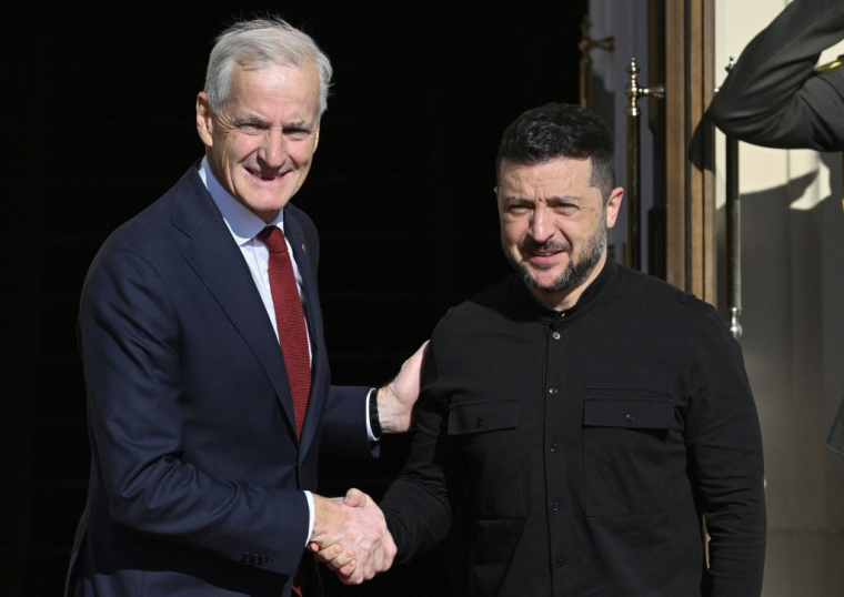 Volodymyr Zelensky et Jonas Gahr Store, à Kiev, le 25 août 2025 ( AFP / GENYA SAVILOV )
