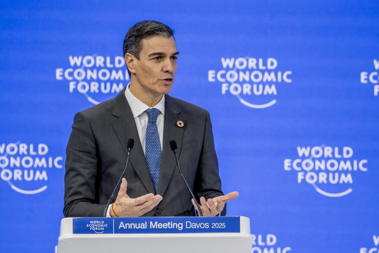 Pedro Sanchez, Premier ministre espagnol Pedro Sanchez, s'exprime lors de la réunion annuelle du Forum économique mondial à Davos, le 22 janvier 2025. ( AFP / FABRICE COFFRINI )