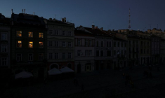 Photo d'archives de Lviv plongée dans le noir après des tirs de missiles russes