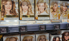 Un rayon de produits capillaires L'Oréal dans un grand magasin parisien. (Crédit: L. Grassin / )