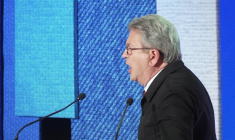 Le candidat LFI à la présidentielle Mélenchon donne un discours à la Fête de l'Humanité