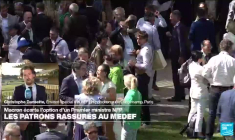 Macron écarte l'option d'un Premier ministre NFP : les patrons rassurés au Medef