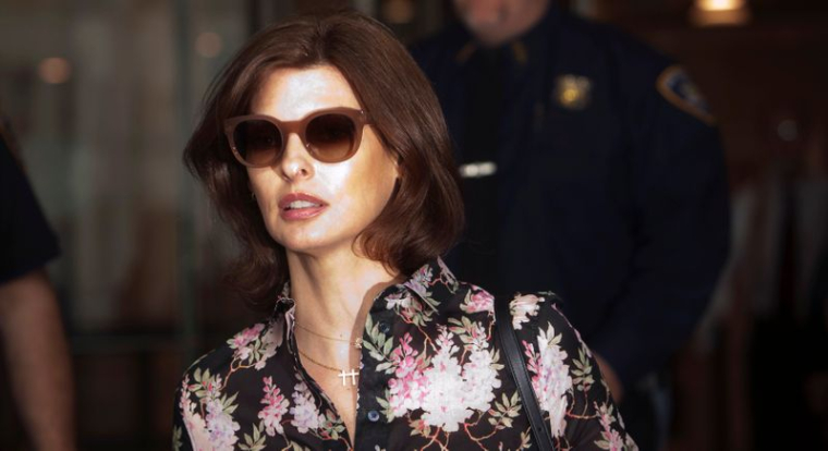 LINDA EVANGELISTA, "DÉFIGURÉE" PAR UN TRAITEMENT ESTHÉTIQUE, SAISIT LA JUSTICE